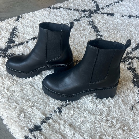 Madden girl Trust Chelsea Bootie- size 9 *BRAND NEW NEVER WORN* - Picture 1 of 6